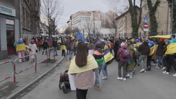 Krakow Polonia Febbraio 2024 Marcia Con Bandiere Sostegno Dell Ucraina — Video Stock