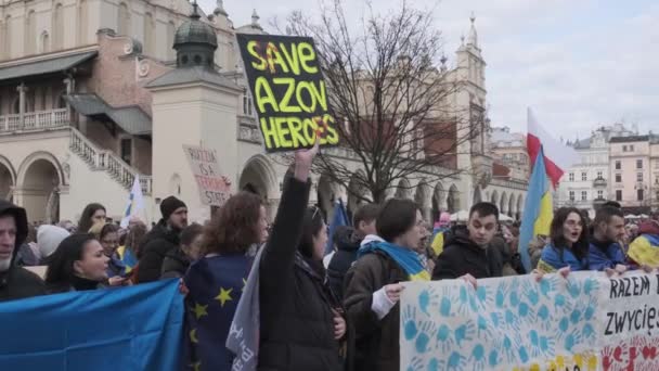 Krakow Polónia Fevereiro 2024 Cartaz Chamando Para Salvar Heróis Azov — Vídeo de Stock