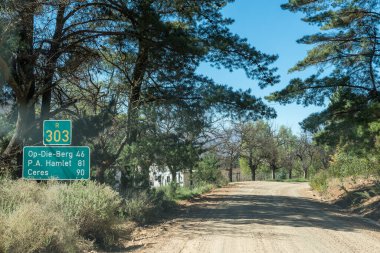 Batı Cape Eyaleti 'nin Koue Bokkkeveld bölgesinde, R303 yolundaki Buffelshoek' te yol tabelası.