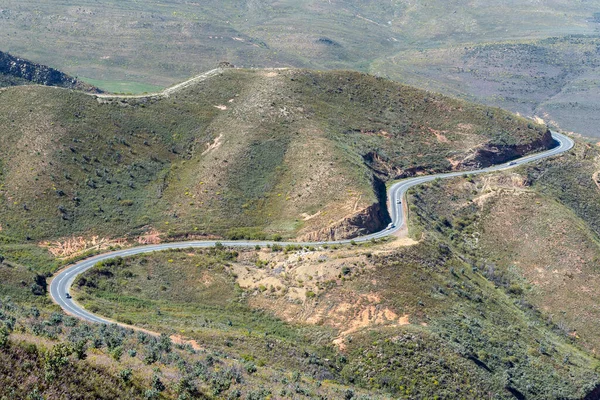 在西开普省Ceres附近的Gydo山口可以看到车辆 — 图库照片