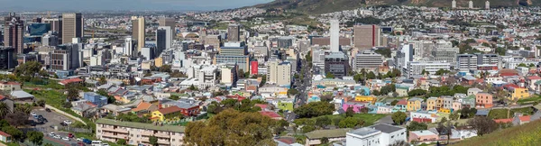 南非开普敦 2022年9月14日 开普敦市中心全景和从军事路上看到的五彩斑斓的Bo Kaap — 图库照片