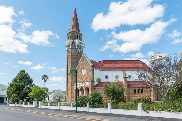 南アフリカ スタンフォード2022年9月20日 西ケープ州スタンフォードにオランダ改革派教会があるストリートシーン — ストック写真