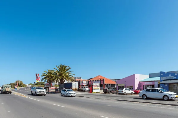 Gansbaai Südafrika September 2022 Eine Straßenszene Mit Geschäften Und Fahrzeugen — Stockfoto