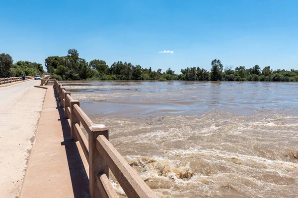 Grootdrink Sudáfrica Febrero 2023 Puente Carretera Sobre Río Orange Inundado —  Fotos de Stock