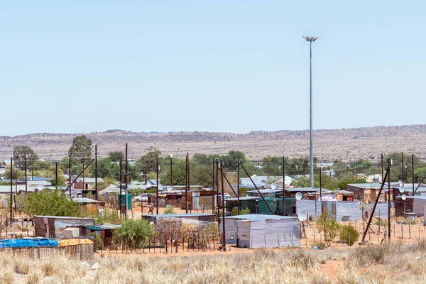 南アフリカのケンハート 2023年2月28日 北ケープ州のケンハートにある町の小屋 電力インフラが見える — ストック写真