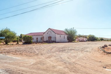 Marydale, Güney Afrika - 28 Şubat 2023: Kuzey Cape Eyaleti 'ndeki Marydale' de Metodist Kilisesi ile bir sokak sahnesi