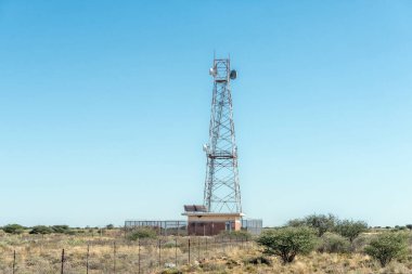 Kuzey Cape Eyaleti 'nde Prieska ve Douglas arasında bir mikrodalga telekomünikasyon kulesi.