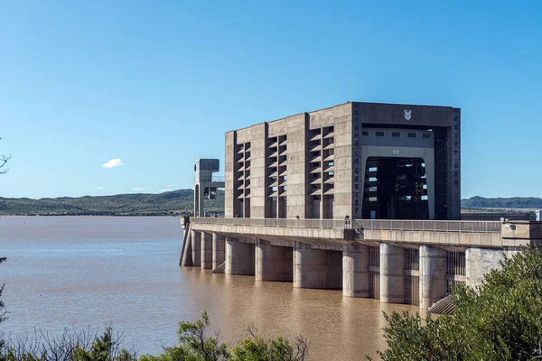 Gariep Dam Overflowing Radial Gate Valve Hoist Structure Visible Dam — Stock Photo, Image