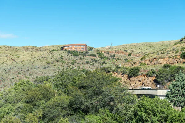 stock image Gariepdam, South Africa - Feb 21, 2022: Offices of the Department of Water Affairs at the Gariep Dam. A parking area at the dam is visible