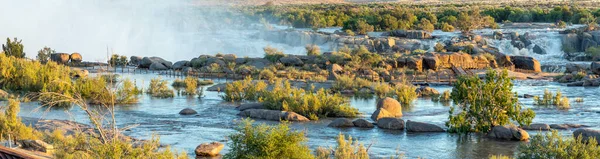 南非奥格比国家公园 2023年2月27日 奥格比瀑布 Augrabies Waterfall 被部分淹没的木板路的全景 奥兰治河泛滥了 — 图库照片