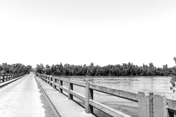 Дорожный Мост Через Затопленную Реку Оранжевый Grootdrink Северной Капской Провинции — стоковое фото