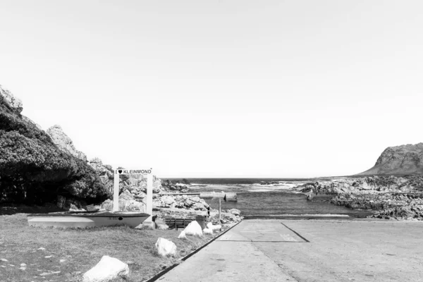 位于西开普省奥弗堡区Kleinmond的港口 一个巨大的自拍框架是可见的 — 图库照片