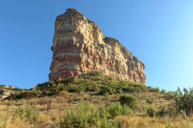 Titanik Kayası, Clarens 'in dışında bir kumtaşı tepesi Titanik Yolu' ndan görüldüğü gibi..