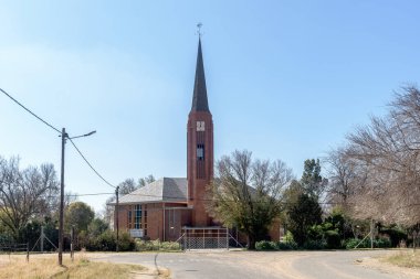 Tweeling, Güney Afrika - 23 Mayıs 2025 Tweeling 'deki Hollanda Reform Kilisesi, tuğlalarla inşa edildi..