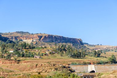 Foku, Lesotho - 4 Mayıs 2025: Güney Afrika 'dan Caledon nehrinin karşısında Lesotho' daki Masilo 'nun sabah manzarası