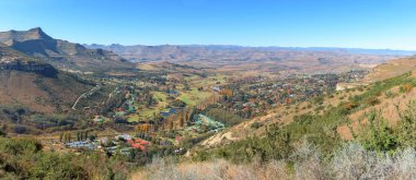 Clarens, Güney Afrika - 7 Mayıs 2025: Clarens Panoraması Gökyüzü Gezisi Yürüyüşü ve MTB Patikası 'nda görüldü.