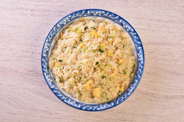 Riz Frit Yang Chow Servi Sur Assiette — Photo