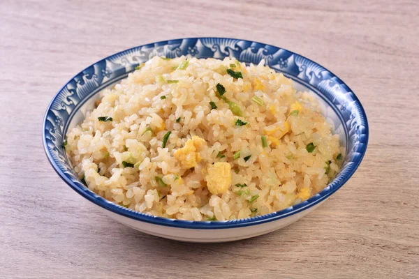 Τηγανητό Ρύζι Yang Chow Σερβίρεται Στο Πιάτο Εικόνα Αρχείου