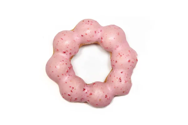 在白色背景上分离的环状草莓甜甜圈 — 图库照片