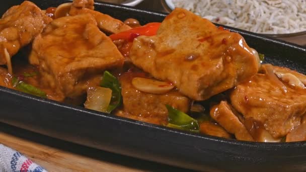 Kochplatten Tofu Mit Schalotten Ein Beliebtes Taiwanesisches Essen — Stockvideo