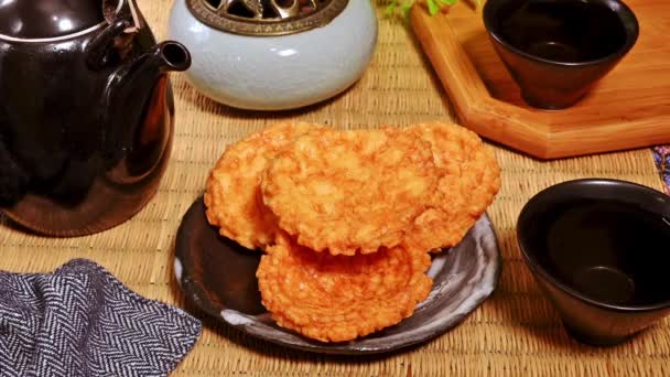 Traditionelle Japanische Frittierte Knusprige Reisknacker Senbei Videoclip