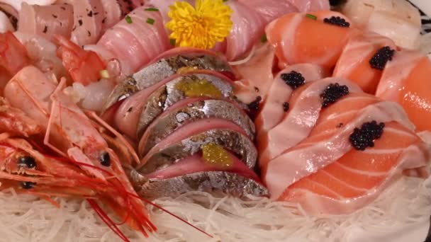 Pyszne Japoński Świeże Surowe Owoce Morza Sashimi — Wideo stockowe