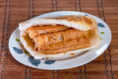 Çin geleneği gıda-kil fırın alır ve kızarmış ekmek sopa 