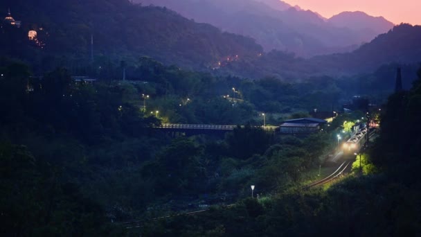 Ein Lokaler Zug Der Der Abenddämmerung Pingxi Stadt New Taipeh Stock-Filmmaterial
