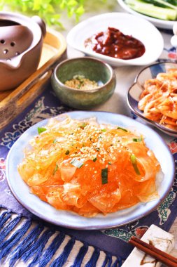 Çin geleneksel mutfağı - baharatlı liangpi    