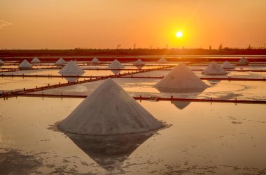 Tainan, Tayvan 'da gün batımlı tuzluk tavası   