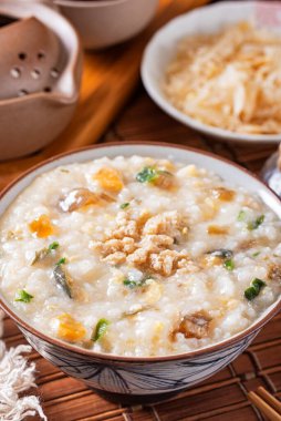 Masada konserve yumurta ve kıymalı domuz konservesi. 