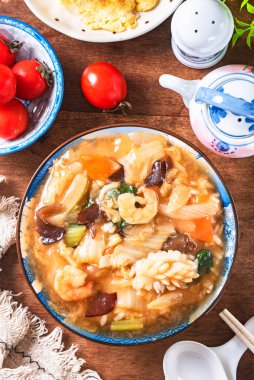 Chukadon (pirinç kasesinde nişasta soslu karışık sebzeler ve deniz ürünleri), Japon mutfağı