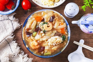 Chukadon (pirinç kasesinde nişasta soslu karışık sebzeler ve deniz ürünleri), Japon mutfağı