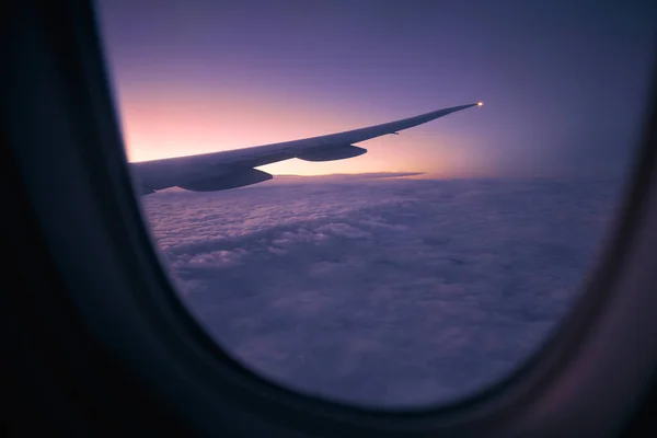 Zicht Vanuit Het Raam Van Het Vliegtuig Tijdens Vlucht Boven — Stockfoto