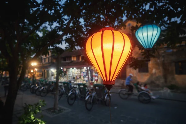 Традиционные Фонари Висящие Улице Хой Ане Вьетнаме Вечерняя Жизнь Древнем — стоковое фото