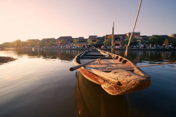 Close Wooden Boat Moored Busy Waterfront Ancient City Hoi Sunset — Stock Photo, Image