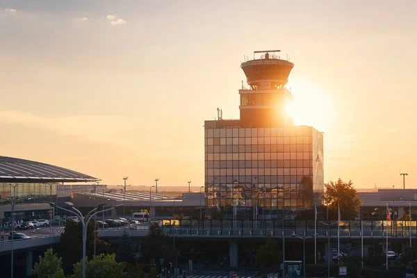 Praag Tsjechië Juli 2023 Terminal Gebouw Luchtverkeersleidingstoren Vaclav Havel Airport — Stockfoto