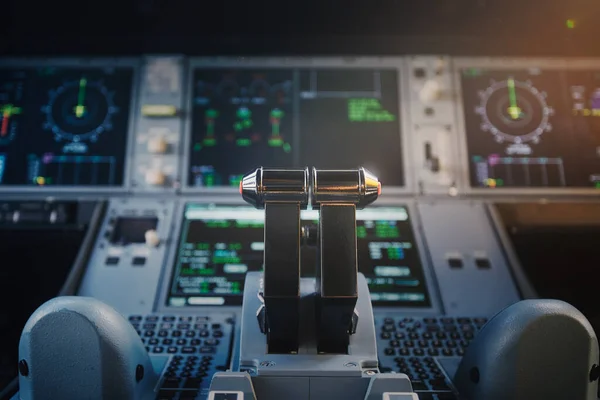 Крупним Планом Кабіни Комерційного Літака Вибірковий Фокус Важелях Тяги Двигуна — стокове фото