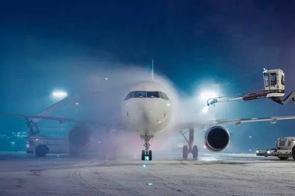 Descongelamento Avião Antes Voo Inverno Noite Gelada Serviço Terra Aeroporto — Fotografia de Stock