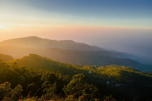 Hermoso Amanecer Sobre Colinas Con Plantaciones Cerca Haputale Sri Lanka — Foto de Stock