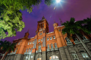 Gece Rio de Janeiro 'daki İtfaiye Merkezi