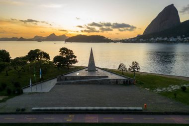 Estacio de Sa Anıtı ve Rio de Janeiro 'daki Sugarloaf Dağı.