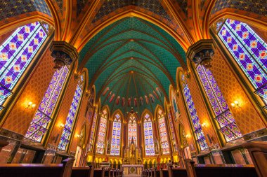 Nova Friburgo şehrindeki Fatima Şapeli 'nin son derece süslü ve detaylı iç mimarisi.