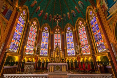 Nova Friburgo şehrindeki Fatima Şapeli 'nin son derece süslü ve detaylı iç mimarisi.