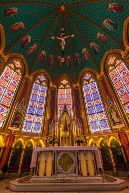 Nova Friburgo şehrindeki Fatima Şapeli 'nin son derece süslü ve detaylı iç mimarisi.