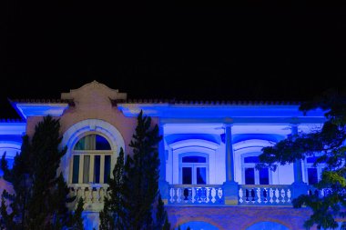 Nova Friburgo Belediye Binası Gece Mavi Işık Altında