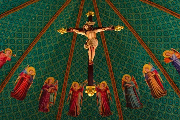 Sculpture Crucified Jesus Christ Hanging Cross Images Saints — Stock Fotó