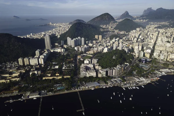 Flygfoto Över Rio Janeiro City Med Bergen Och Guanabara Bay — Stockfoto