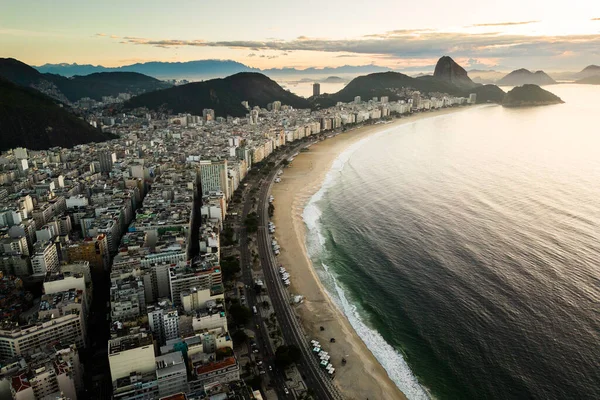 Horizon Rio Janeiro Brezilya Dağda Sugarloaf Ünlü Copacabana Plajı Manzaralı — Stok fotoğraf