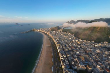 Rio de Janeiro, Brezilya ünlü Copacabana plaj havadan görünümü